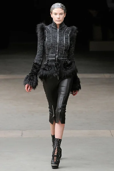 Look 9
